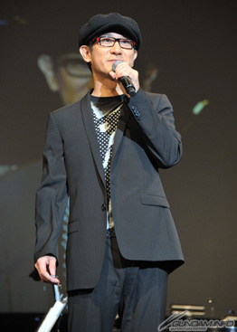 Now Translating 迫力のオーケストラ演奏 ブライト ノア役は成田剣さん 機動戦士ガンダムuc Film Live Episode 4 最速上映会 レポート 速報版 Gundam Info Now Translating 迫力のオーケストラ演奏 ブライト ノア役は成田剣さん 機動戦士ガンダムuc Film Live Episode 4 最速上映会 レポート 速報版 Gundam Info