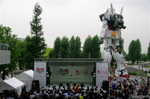 実物大ガンダム立像と一緒に熱唱 Tgp15 ガンダムサマーライブ レポート Gundam Info