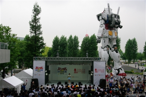 実物大ガンダム立像と一緒に熱唱 Tgp15 ガンダムサマーライブ レポート Gundam Info 実物大ガンダム立像と一緒に熱唱 Tgp15 ガンダムサマーライブ レポート Gundam Info